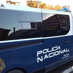Málaga一17岁少年连捅生父十几刀 被警方逮捕